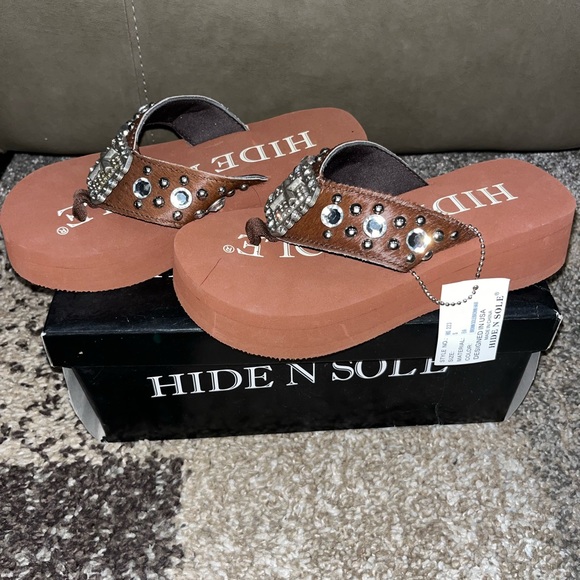 NWT Hide N Sole Flip Flops - Picture 3 of 11
